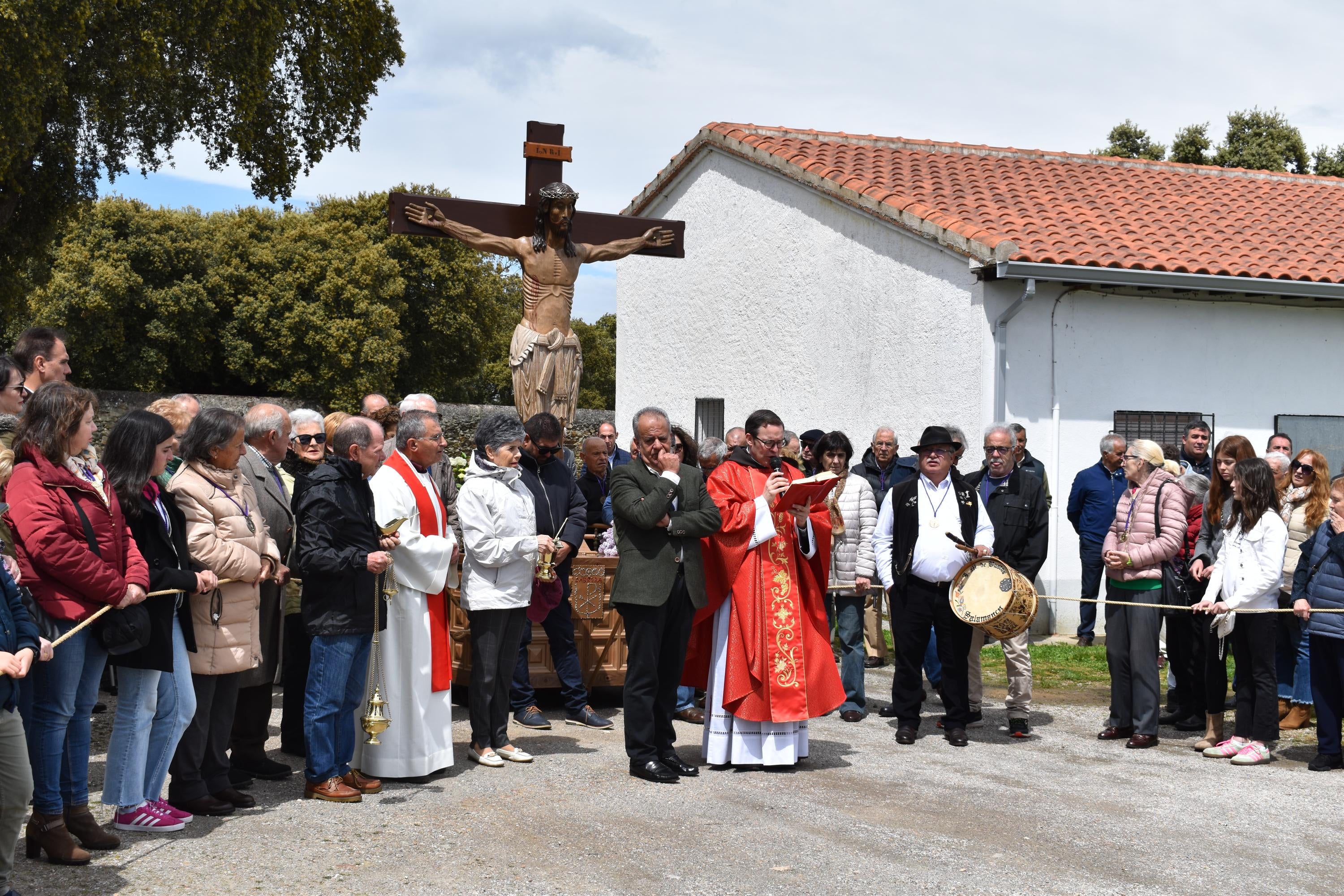 A tiro de soga y devoción con el Cristo de Cabrera