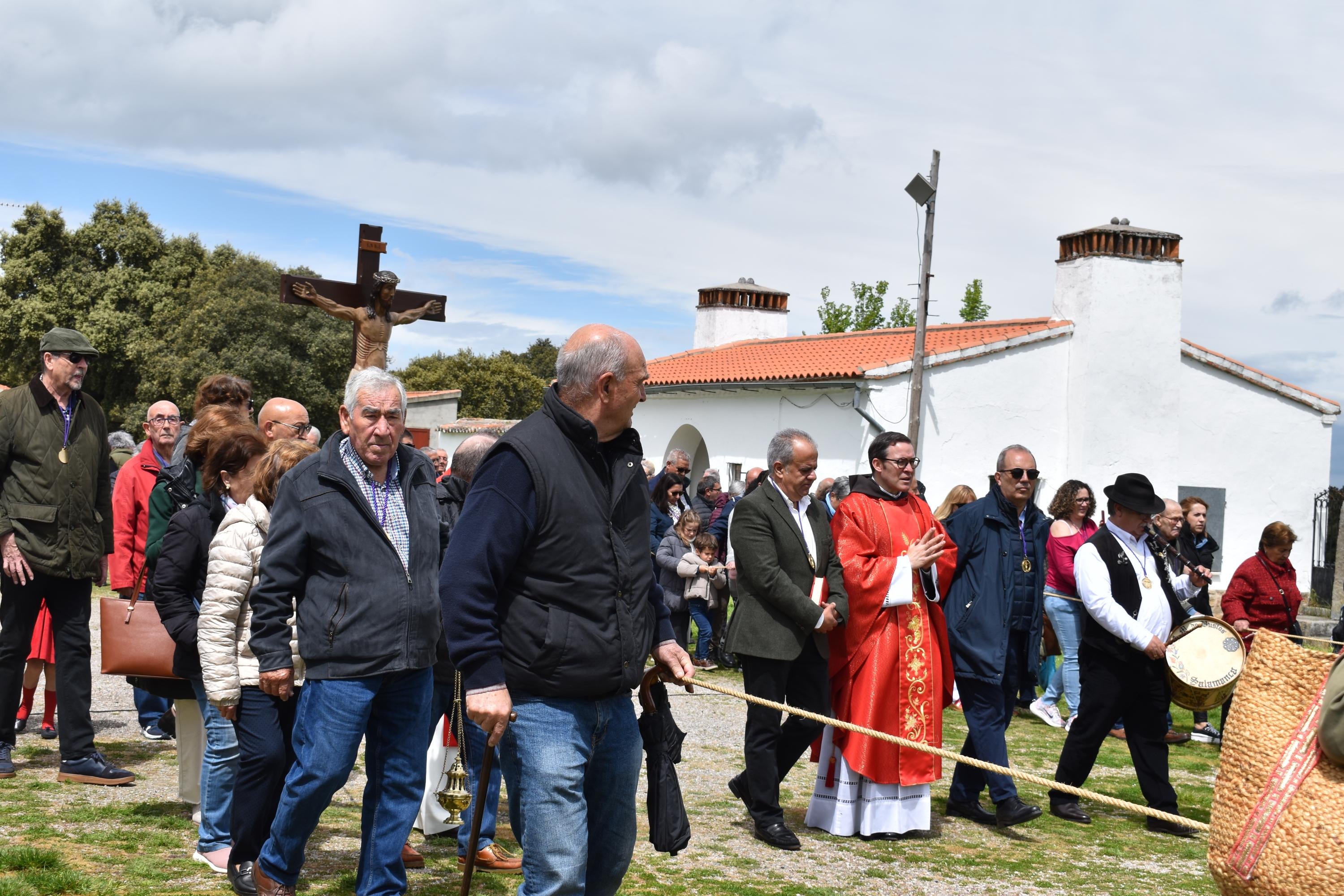 A tiro de soga y devoción con el Cristo de Cabrera