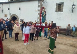 Inicio de la procesión con la imagen de la Virgen