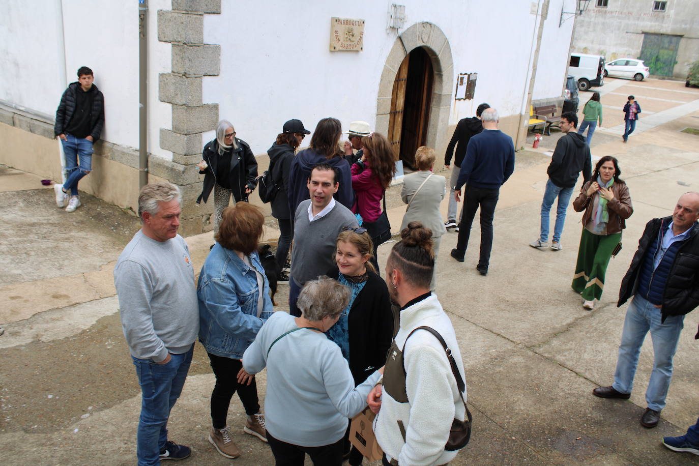 Los vecinos de Molinillo no faltan a su cita con la fiesta de la Cruz de Mayo