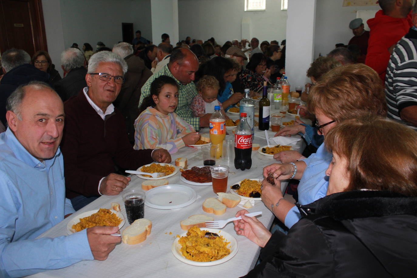 Saelices el Chico despide las fiestas de la Santa Cruz entre cohetes y sabor a paella