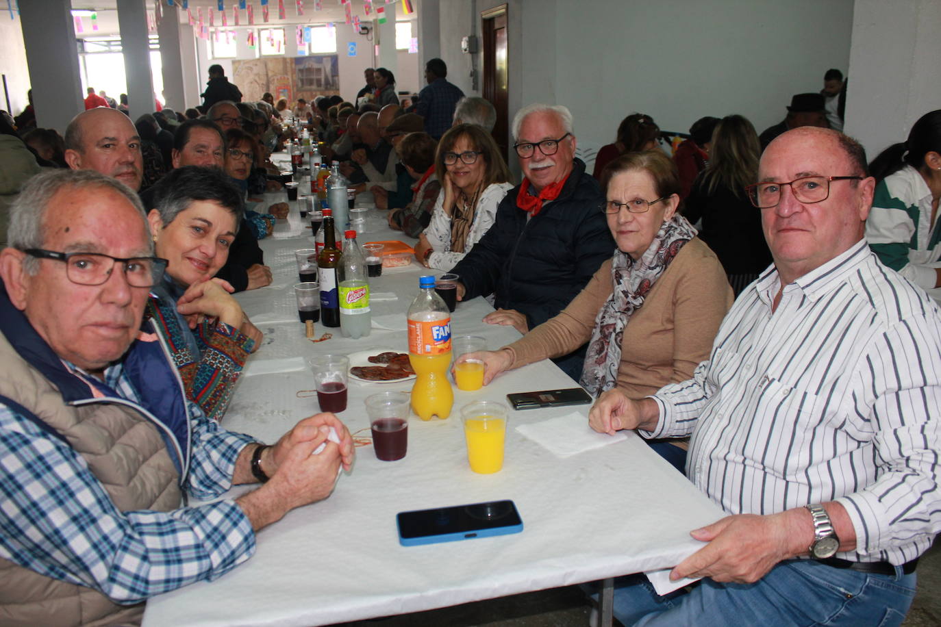 Saelices el Chico despide las fiestas de la Santa Cruz entre cohetes y sabor a paella