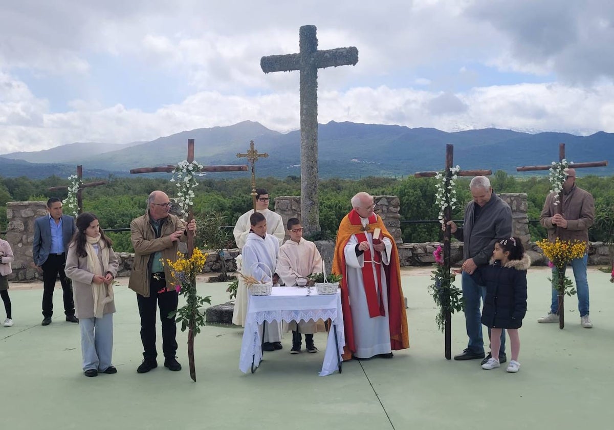 Valverde de Valdelacasa cumple con la tradición y celebra la Bendita Cruz de Mayo