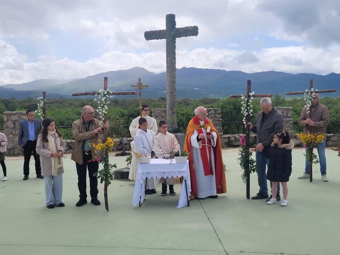 Valverde de Valdelacasa cumple con la tradición y celebra la Bendita Cruz de Mayo
