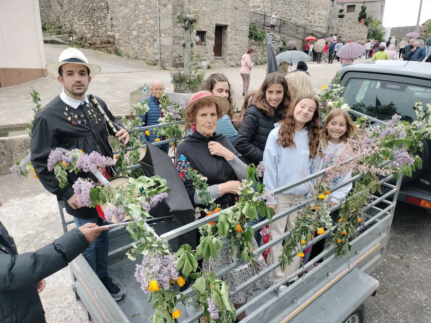 Los vecinos de Sanchotello celebran la bendición de campos