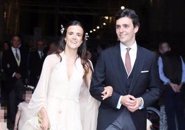 Imagen de los novios saliendo de la Catedral de Sevilla.