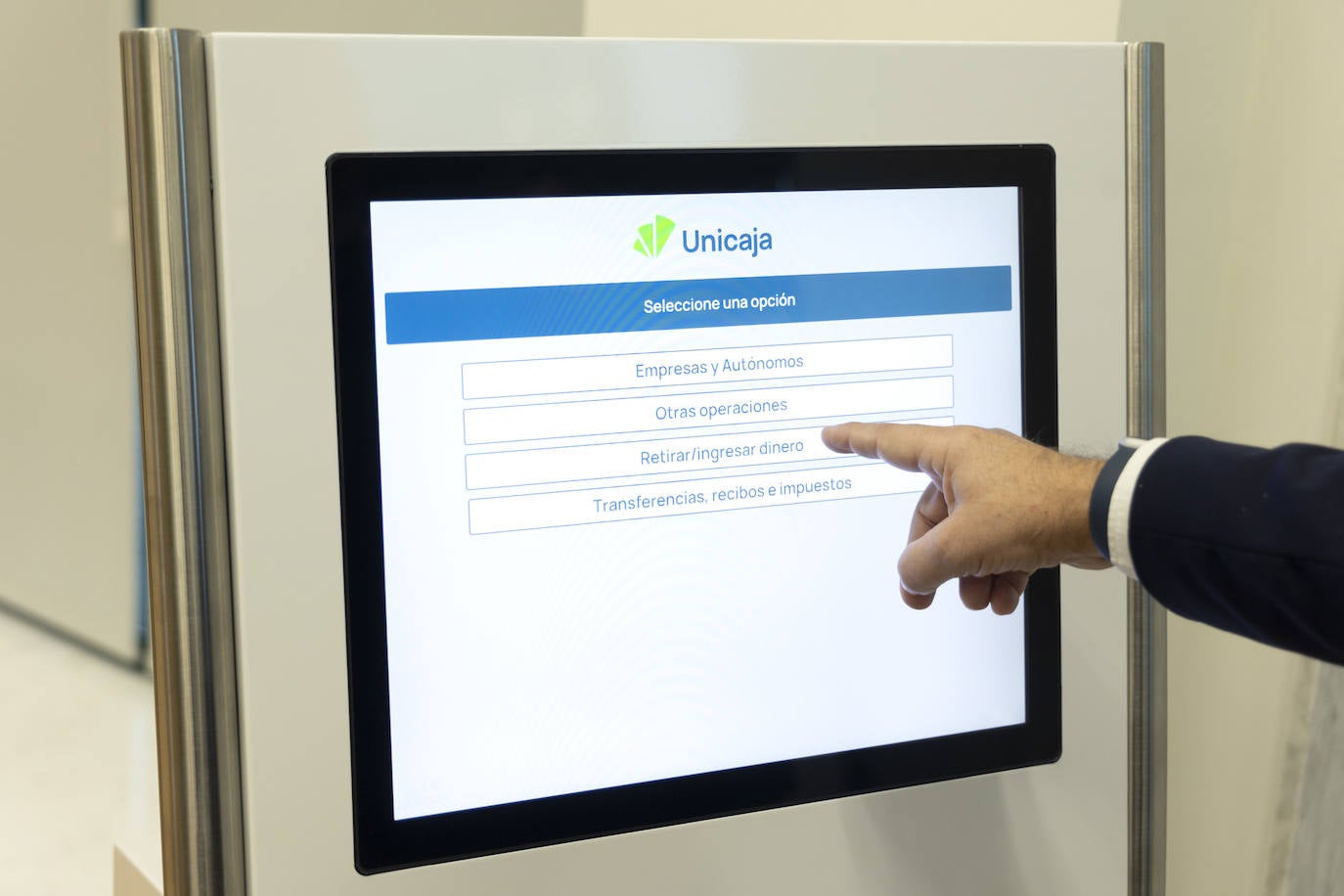 Unicaja lanza un centro especializado en 'confirming para agilizar pagos y mejorar la atención a empresas