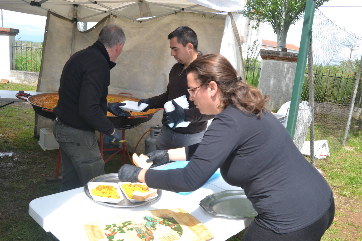 Abusejo despide a San José con una deliciosa paellada popular