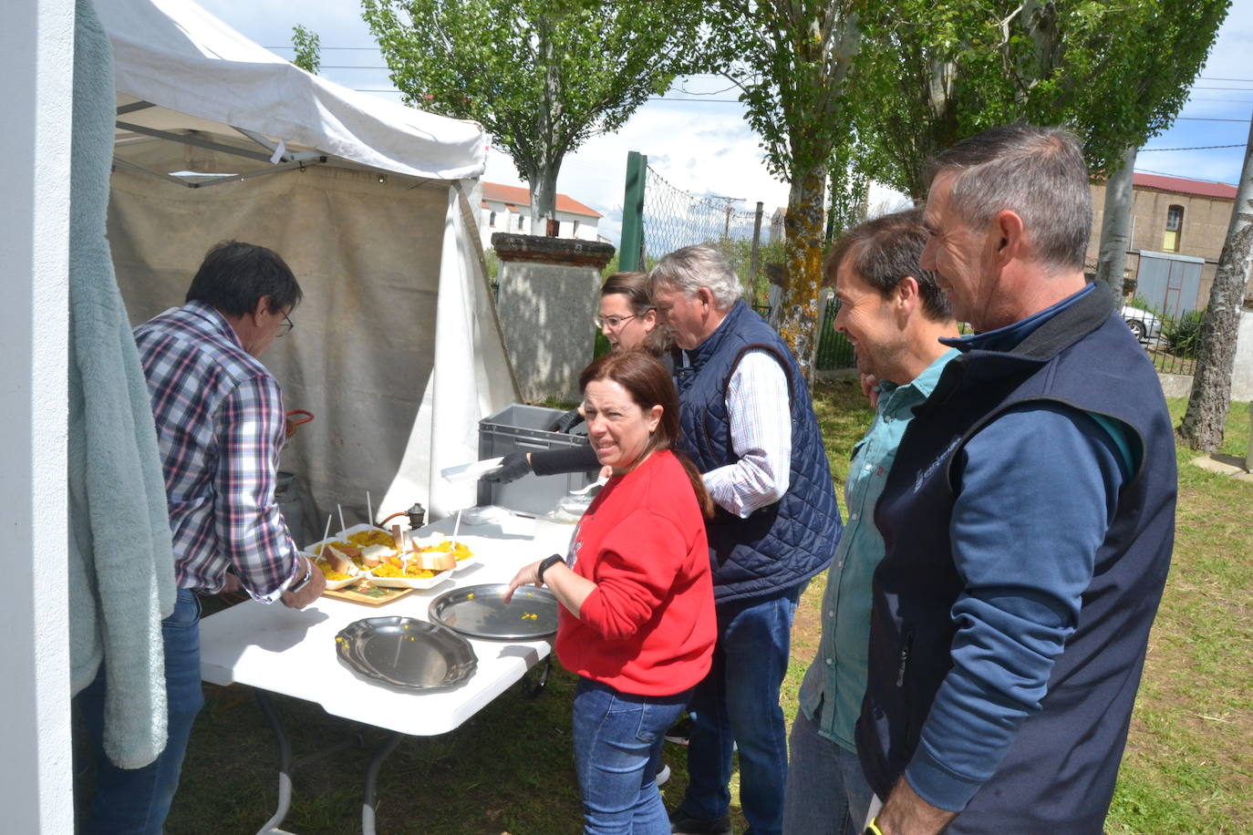 Abusejo despide a San José con una deliciosa paellada popular