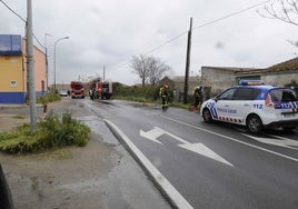 Bomberos y Policía en uina intervención anterior en el barrio.