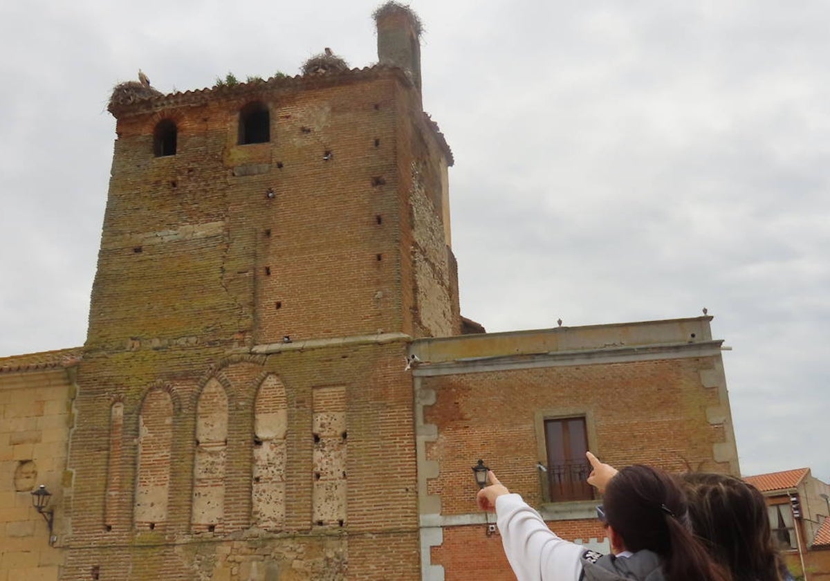 Preocupación por el avanzado deterioro de la cubierta del campanario de Villoria
