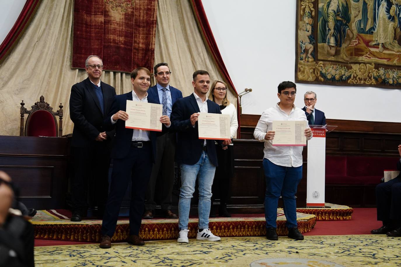 Alumnos cum laude: &quot;Son muchas noches de estudio...&quot;