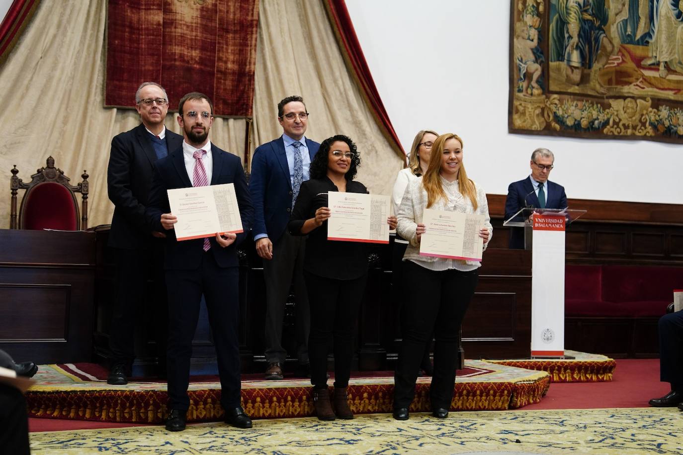 Alumnos cum laude: &quot;Son muchas noches de estudio...&quot;