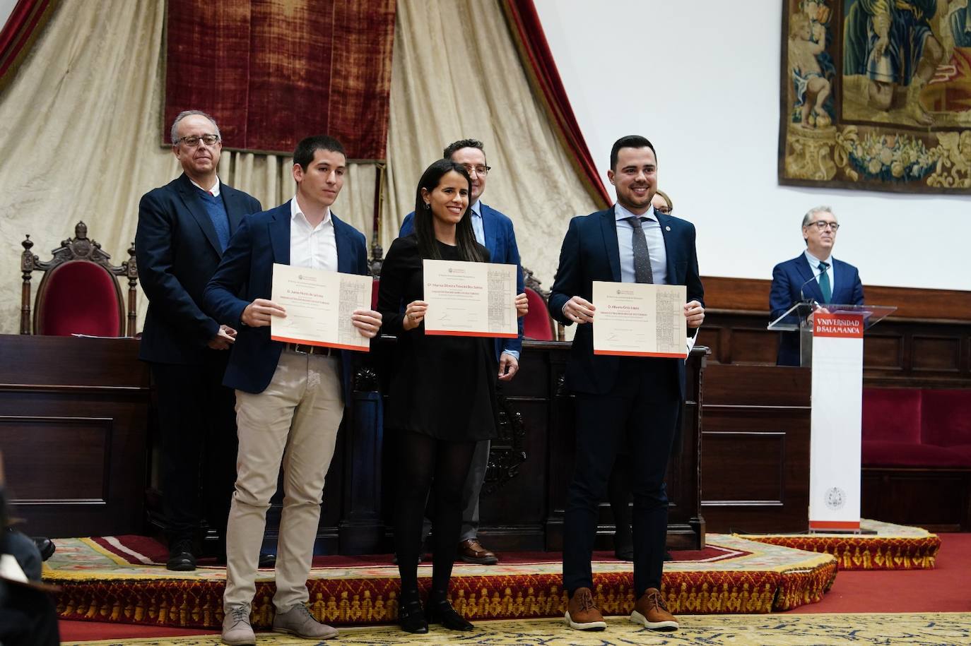 Alumnos cum laude: &quot;Son muchas noches de estudio...&quot;
