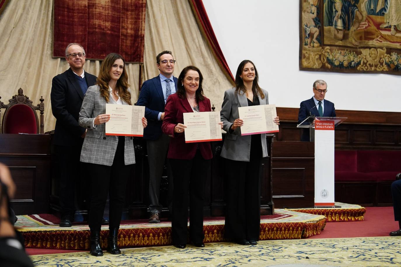 Alumnos cum laude: &quot;Son muchas noches de estudio...&quot;