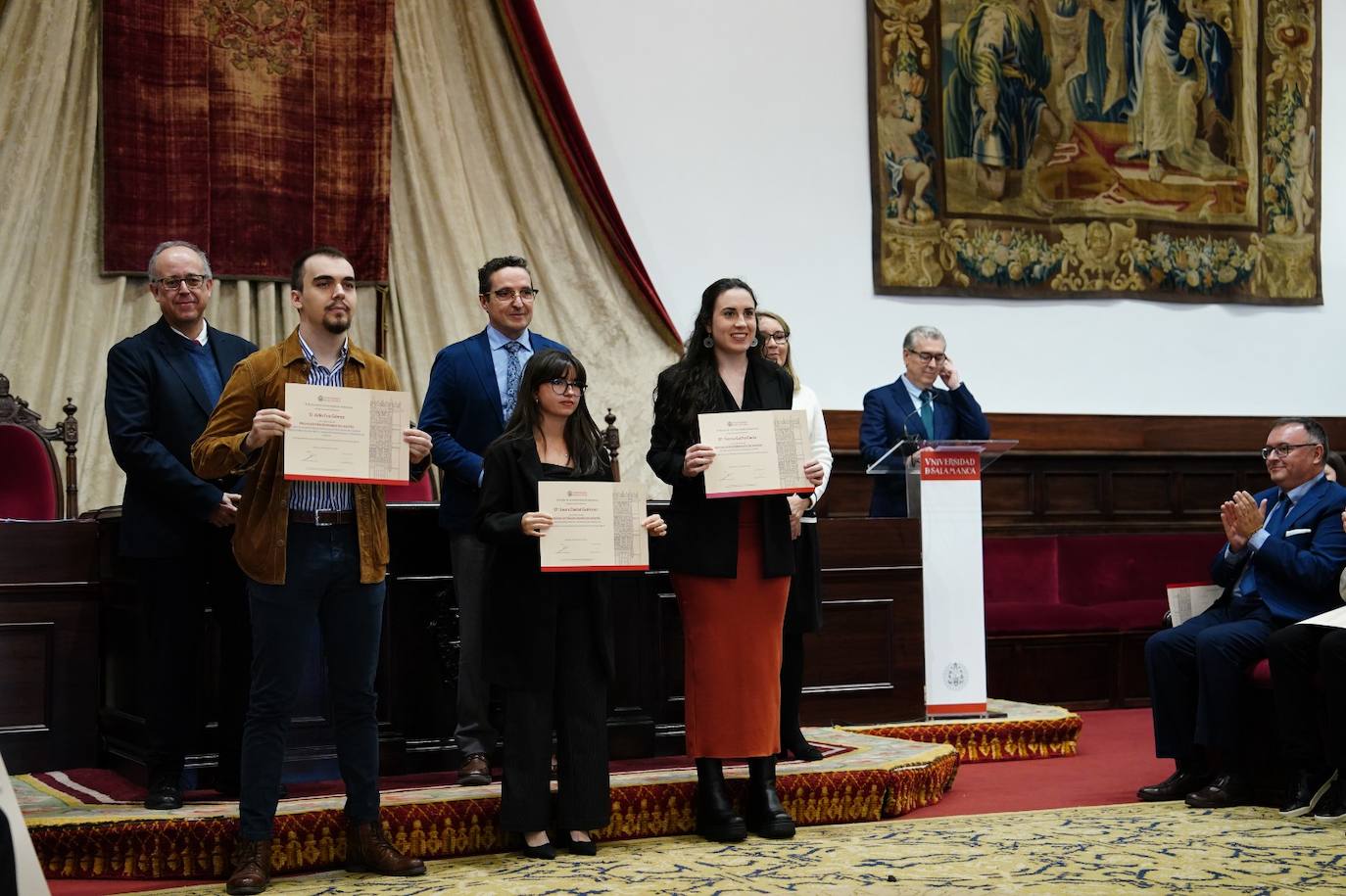 Alumnos cum laude: &quot;Son muchas noches de estudio...&quot;