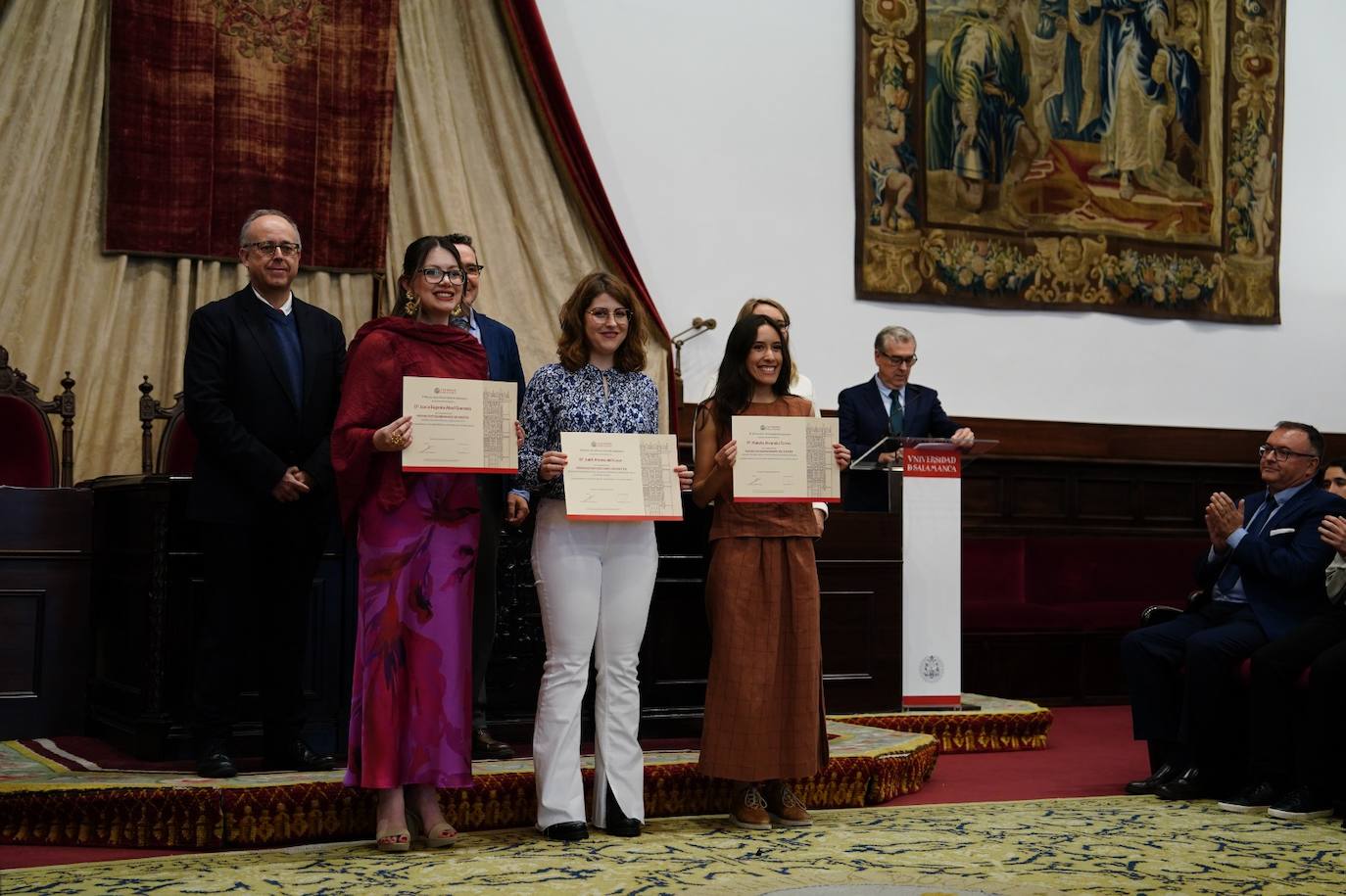 Alumnos cum laude: &quot;Son muchas noches de estudio...&quot;