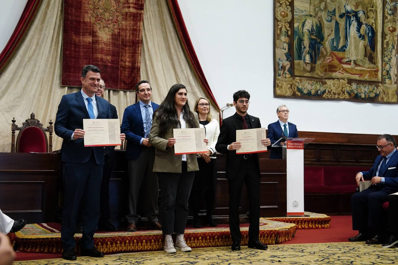 Alumnos cum laude: &quot;Son muchas noches de estudio...&quot;