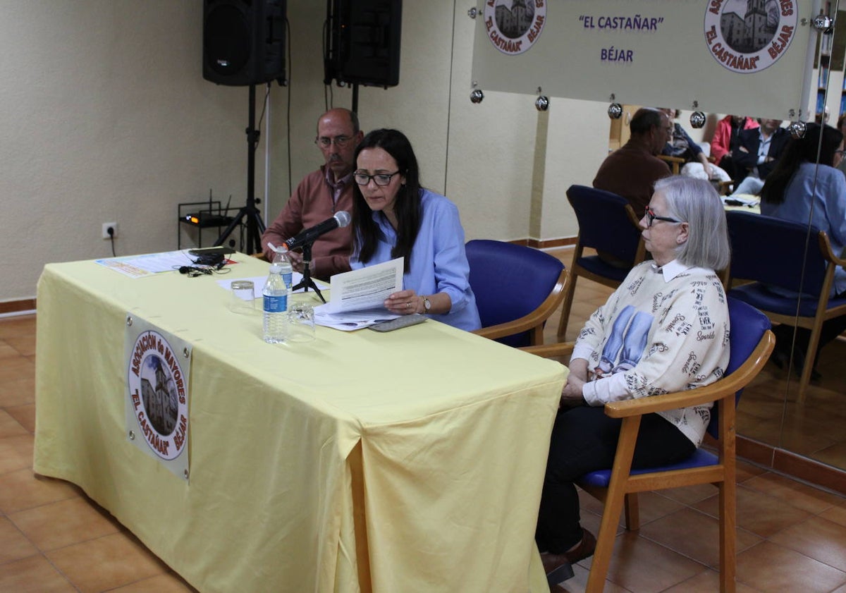 Imagen principal - Diferentes momentos de la jornada, celebrada en la sede de la asociación.
