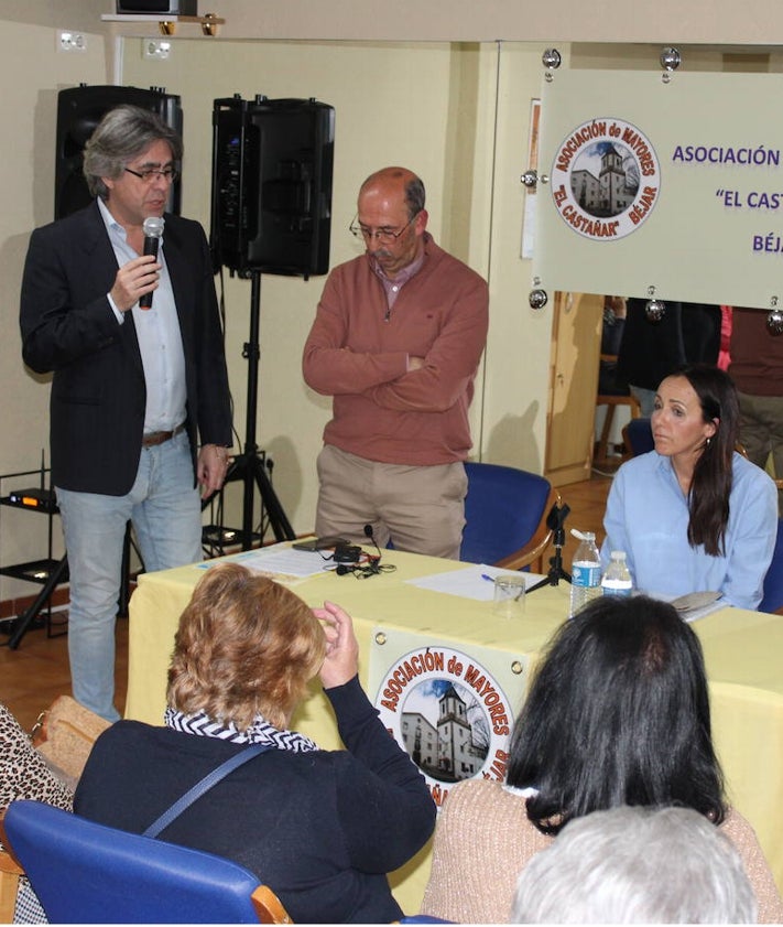 Imagen secundaria 2 - Diferentes momentos de la jornada, celebrada en la sede de la asociación.