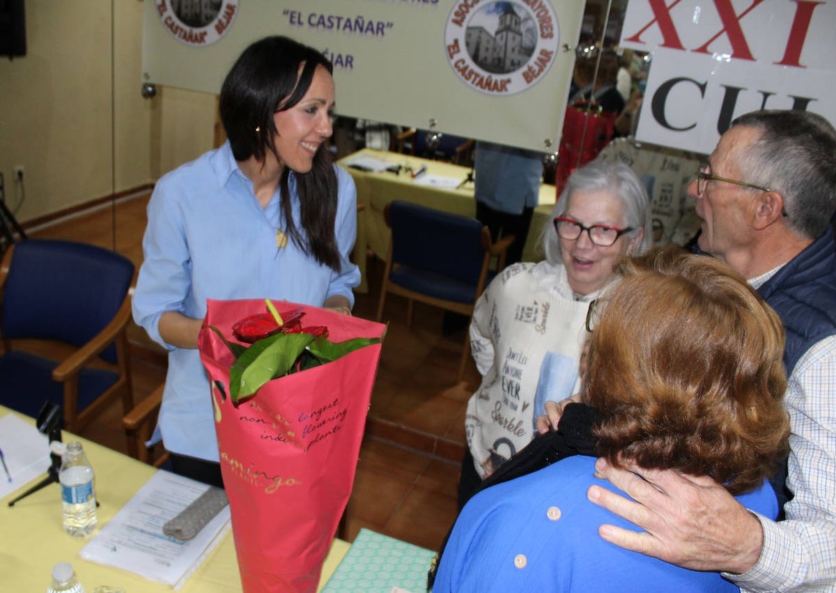 Imagen secundaria 1 - Diferentes momentos de la jornada, celebrada en la sede de la asociación.