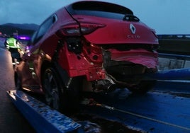 Imagen del estado en que quedó el coche de Roberto Jiménez tras el accidente que sufrió enero.