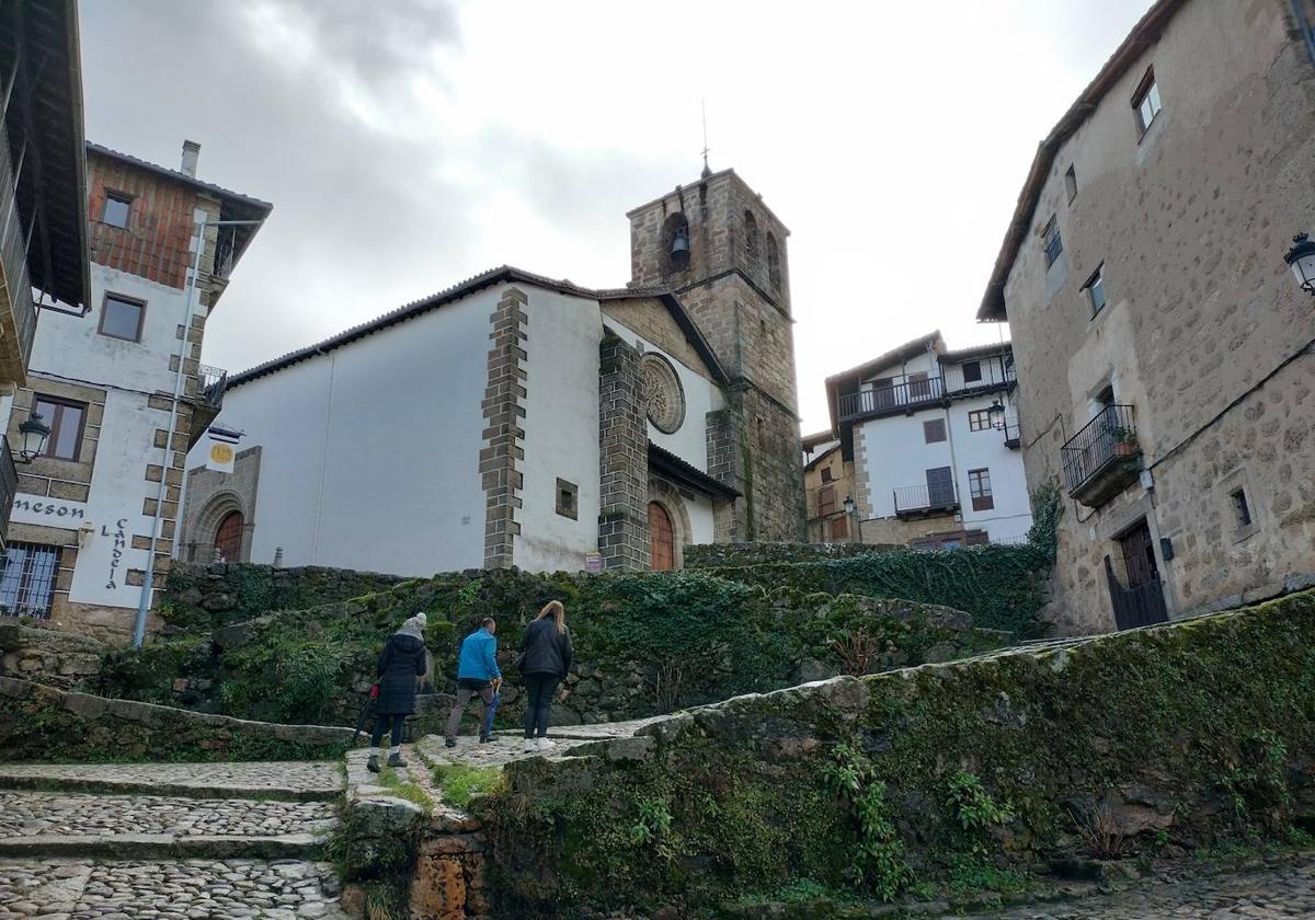 El pueblo de Salamanca con una hipnótica calle empedrada digna de postal: su foto es realmente mágica