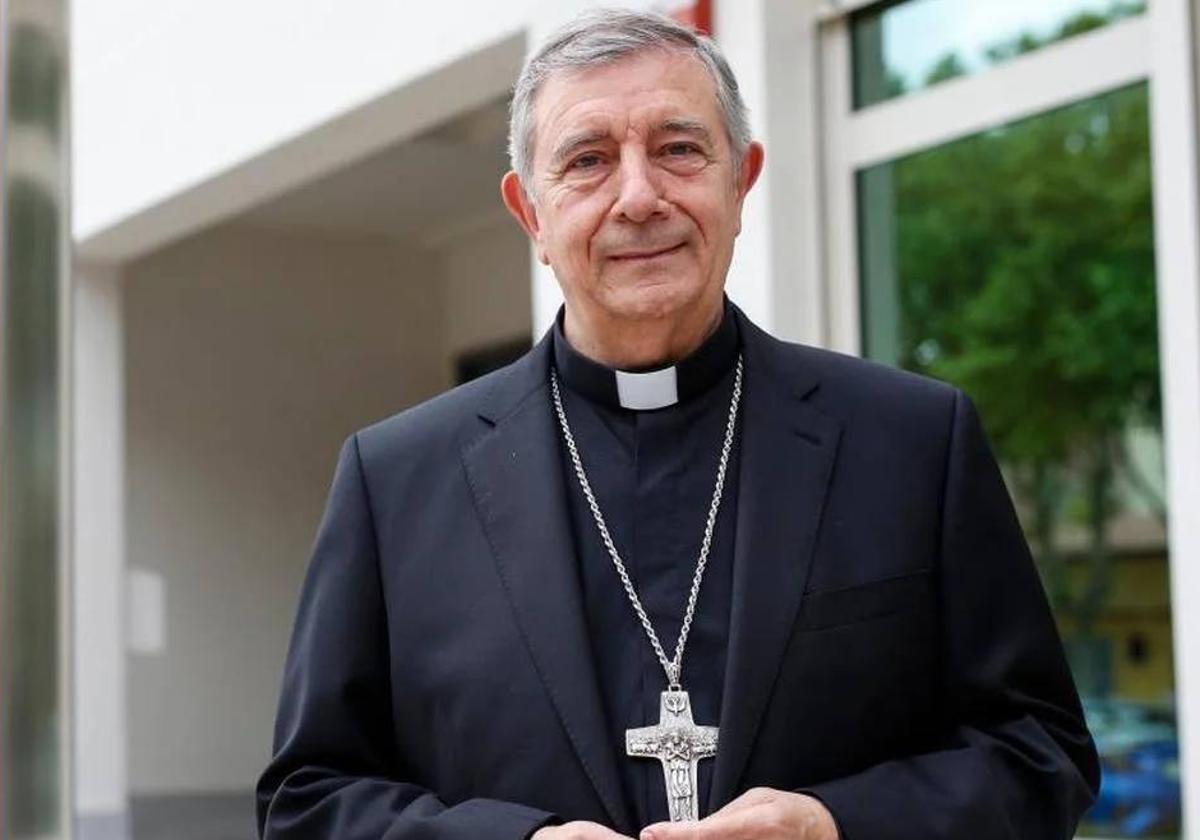 El obispo de Salamanca acoge con «gozo, respeto filial y esperanza» al papa León XIV y pide orar por él