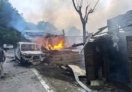 Una vista de las casas destrozadas en Kashmir Norte.