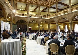 Vista general de los ponentes y las mesas del Foro Gastronómico organizado por LA GACETA