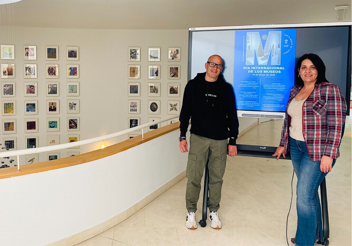 Los ediles Juan Carlos Bueno y Silvia González en la presentación.