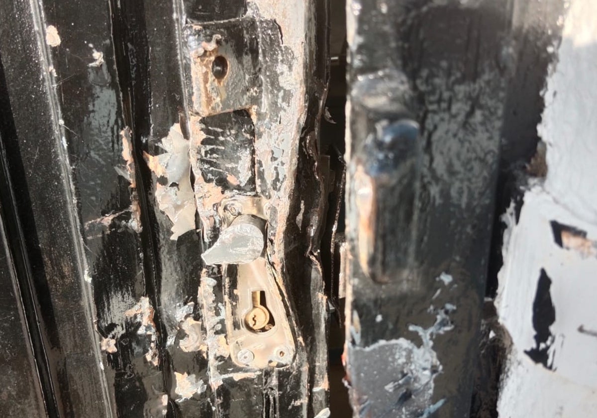 Daños en la puerta de la báscula.
