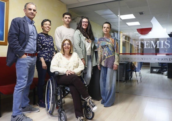 Los profesionales de la Asesoría Temis Gis en sus instalaciones.