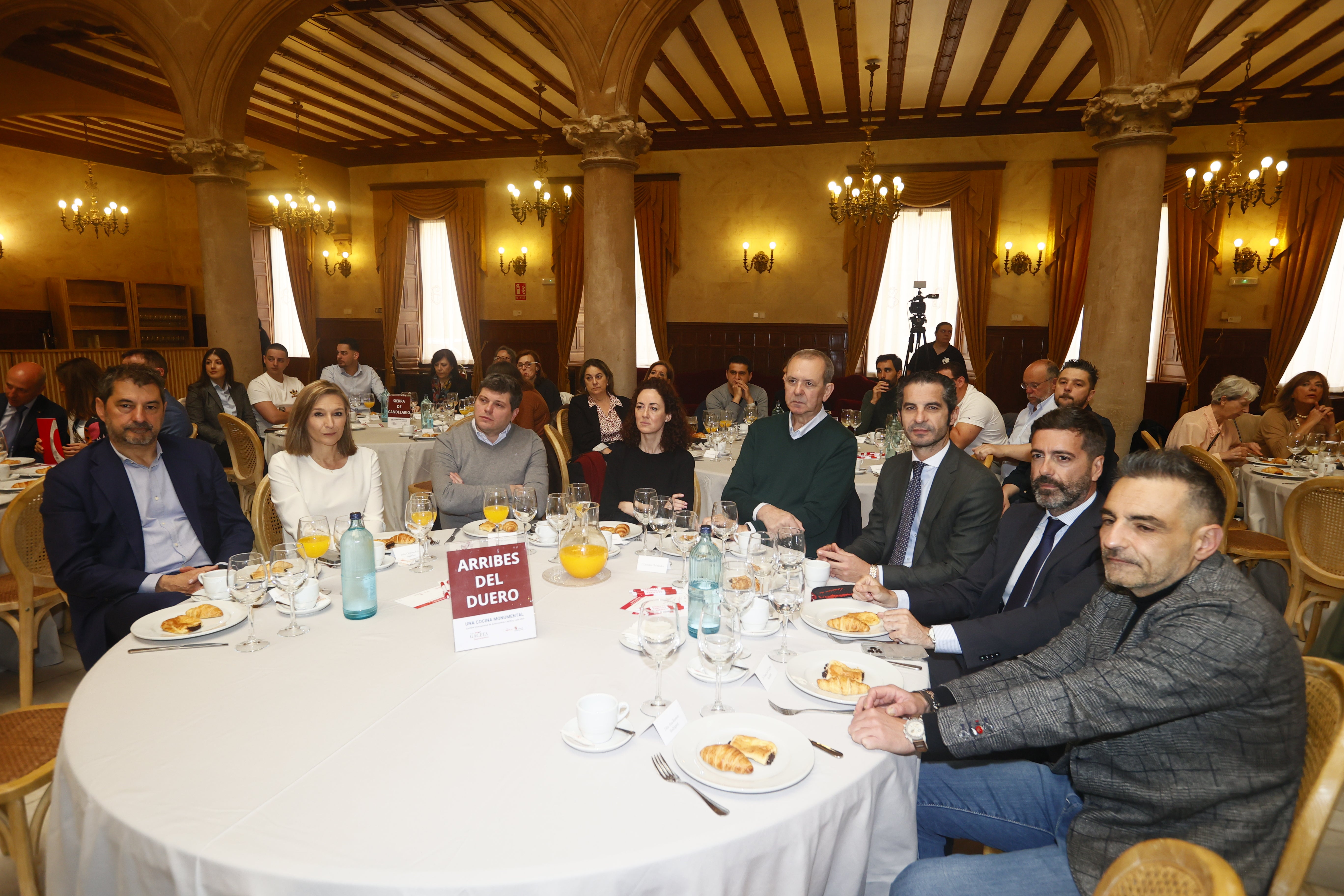 Silverio Vicente Criado (Salamanca Montalvo), Cristina Ruiz Sagarduy (Asociación de Hostelería de Salamanca), Jorge Lozano (Grupo Tapas), Mónica Ponte Taboada (LA GACETA), Narciso Hernández (La Tahona delicatesse), Emilio Checa Domínguez (Cámara de Comercio), Antonio Flórez Pérez (Asociación de Empresarios de Salamanca) y Francisco Carpio Sanchez (Palacio de Montarco).
