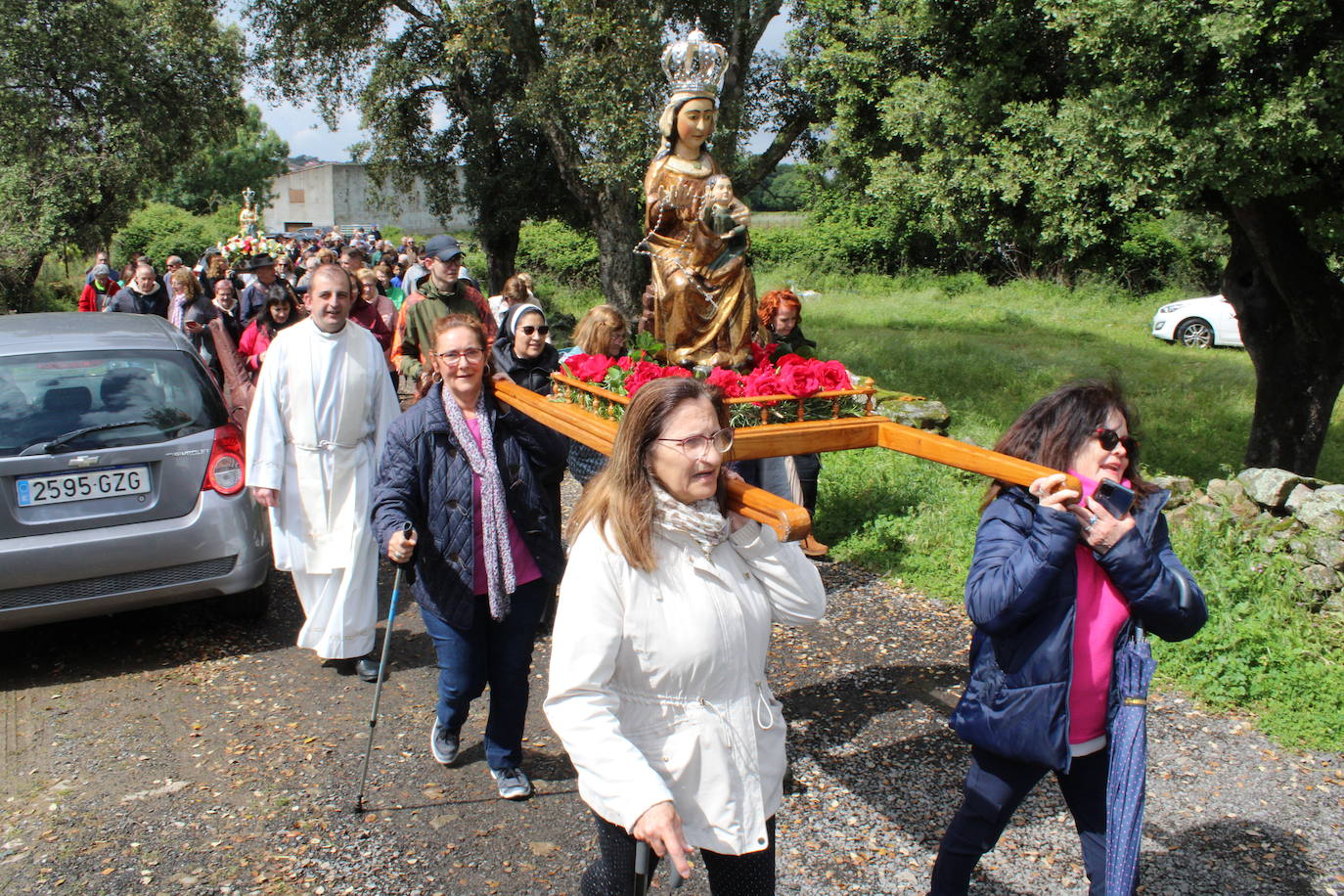Valdelamatanza y Aldeanueva del Camino se reencuentran en su romería de la Virgen del Rosario