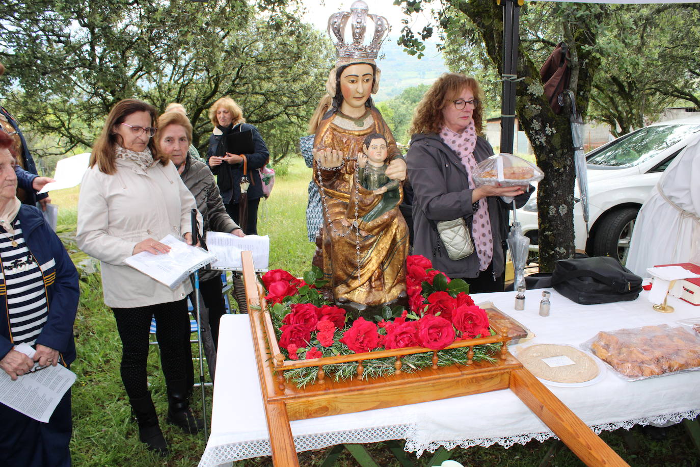 Valdelamatanza y Aldeanueva del Camino se reencuentran en su romería de la Virgen del Rosario
