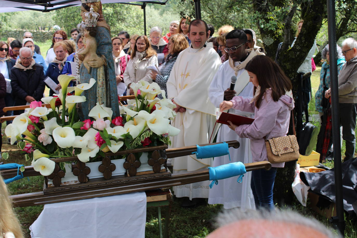 Valdelamatanza y Aldeanueva del Camino se reencuentran en su romería de la Virgen del Rosario