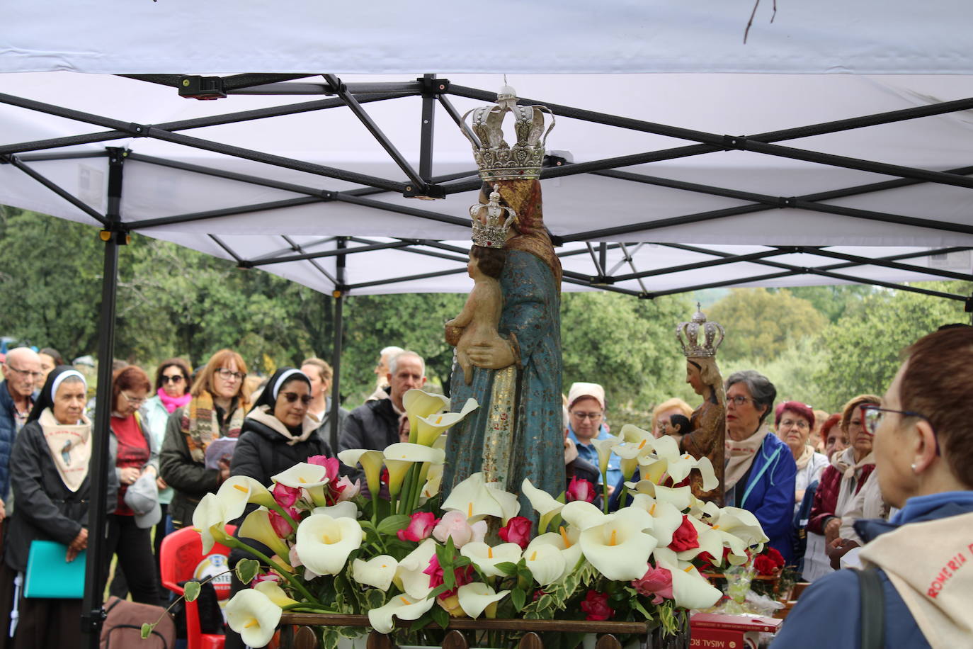 Valdelamatanza y Aldeanueva del Camino se reencuentran en su romería de la Virgen del Rosario