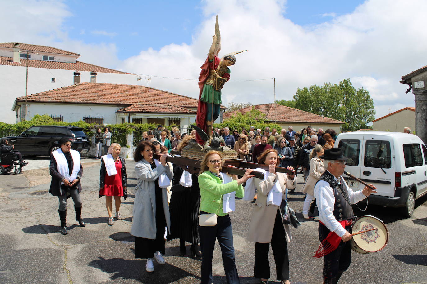 San Miguel de Valero no falta a su cita con el patrón