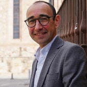 David Serrada, a las puertas de la sede del PSOE salmantino.
