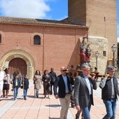 Procesión con la Virgen en Paradinas