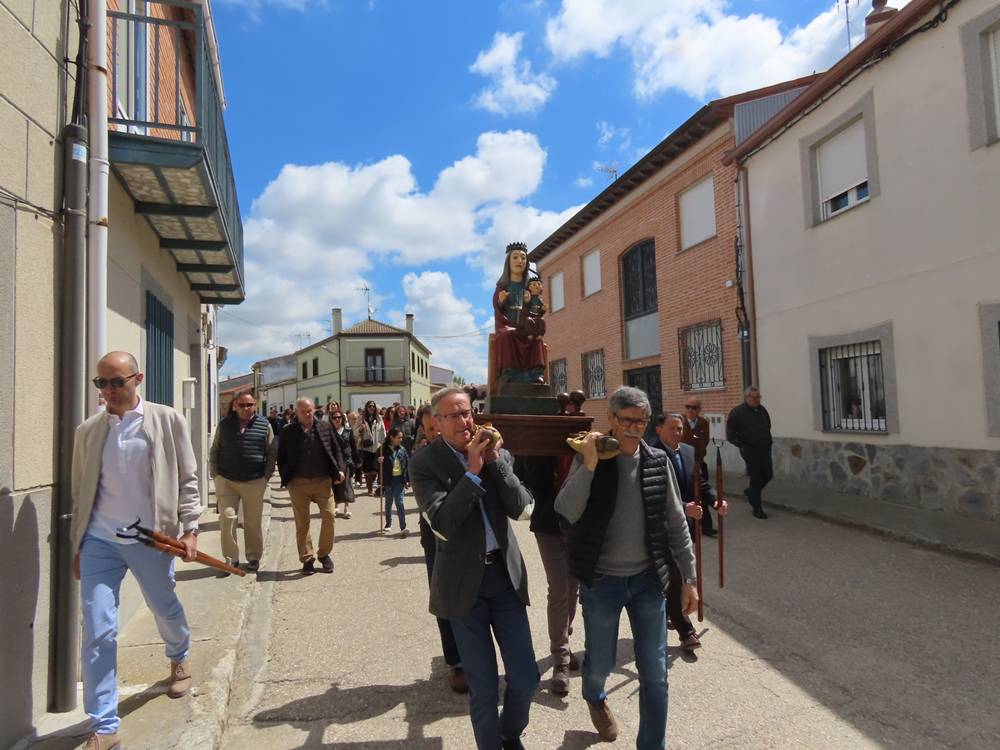 Todos con la Virgen del Hinojal en Paradinas