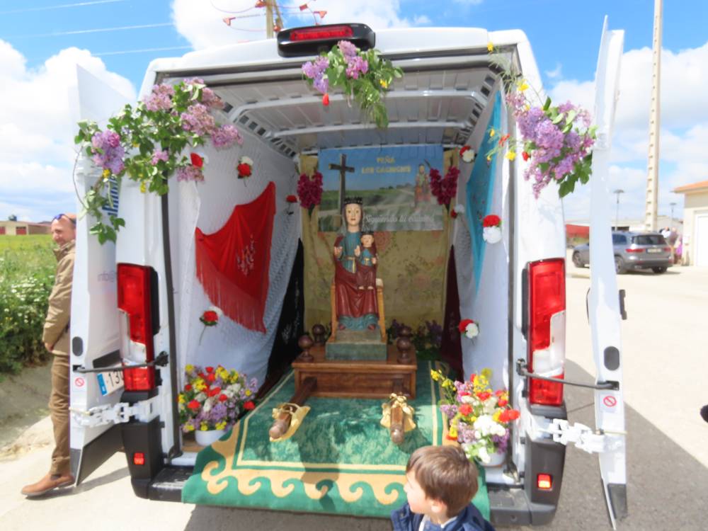Todos con la Virgen del Hinojal en Paradinas