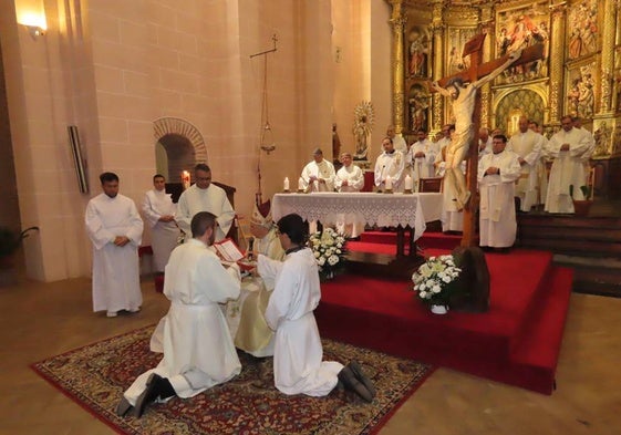 Ceremonia religiosa en la iglesia de Cantalapiedra