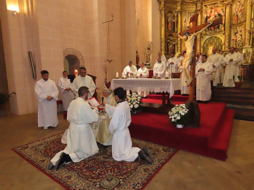 Nuevo acólito al servicio del altar
