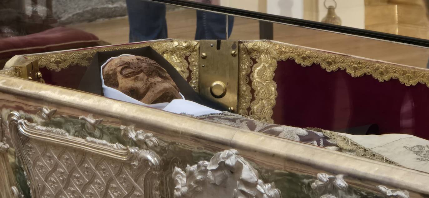 Máxima expectación en Alba de Tormes por la histórica veneración pública de Santa Teresa
