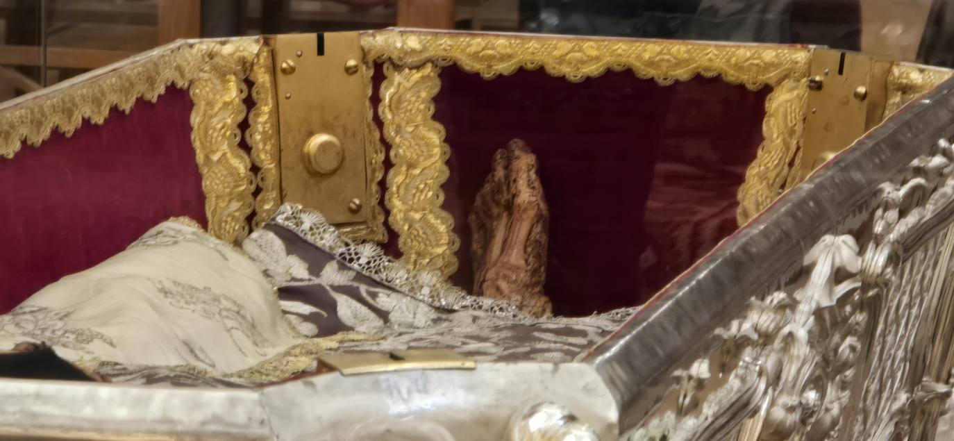 Máxima expectación en Alba de Tormes por la histórica veneración pública de Santa Teresa