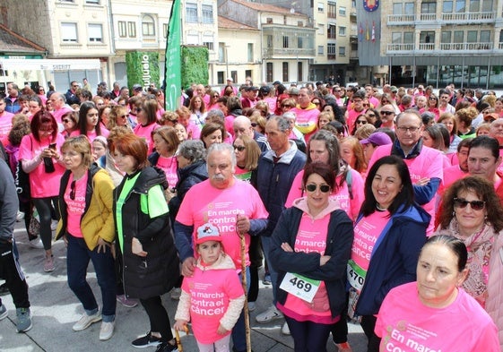 La Plaza Mayor acogió la salida de la marcha, que recorrió el casco urbano de Guijuelo