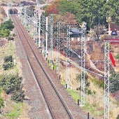 Un tramo de la línea de ferrocarril entre Salamanca y Portugal, en la que se ha producido el robo de catenaria.