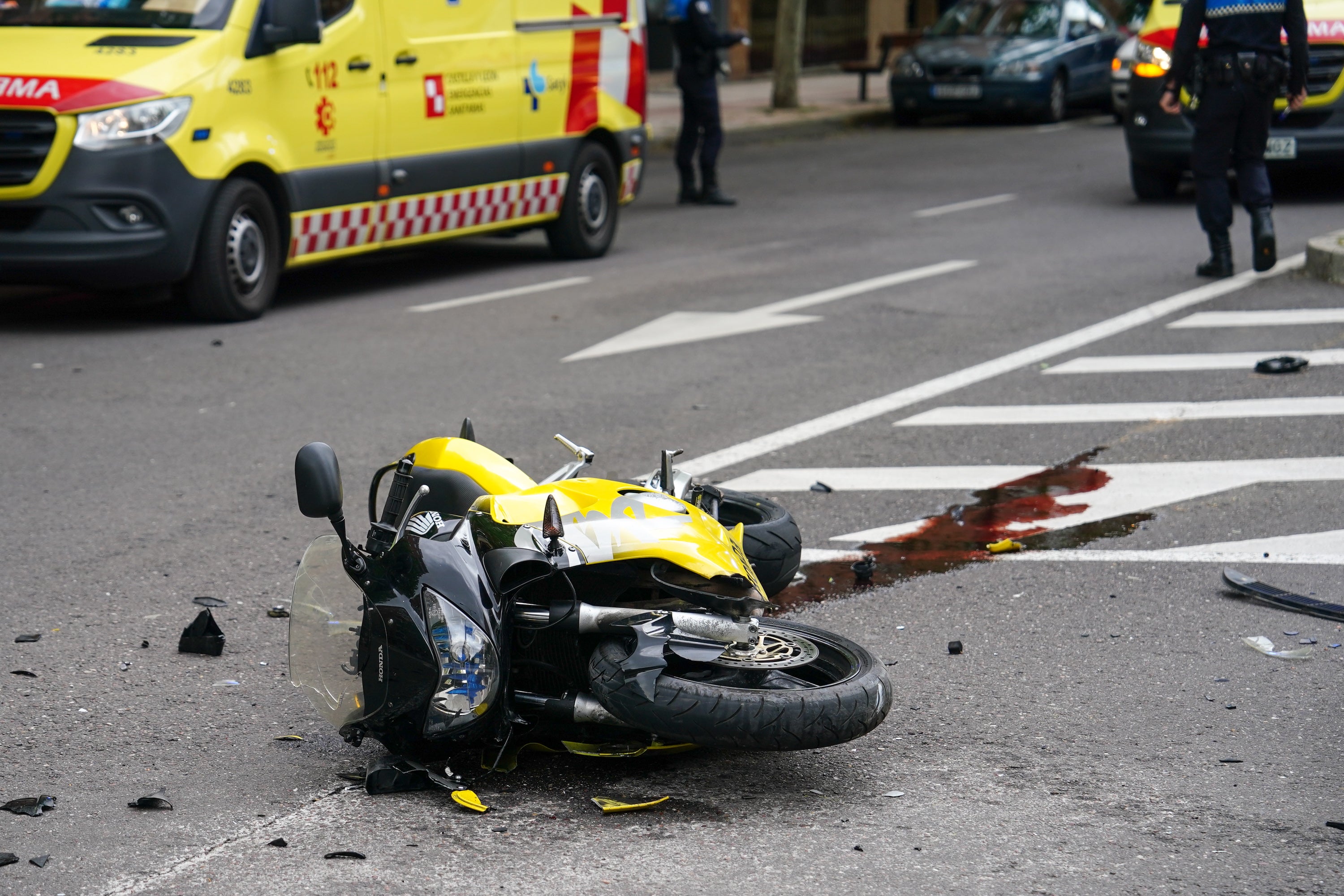 Así ha sido la brutal colisión con dos motoristas heridos en la avenida de Alfonso IX de León